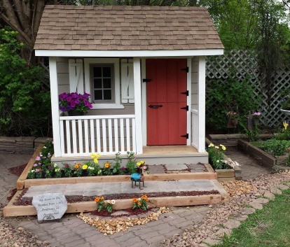 Peach Pickers Porch white Playhouse Summerwood ID number 177035.