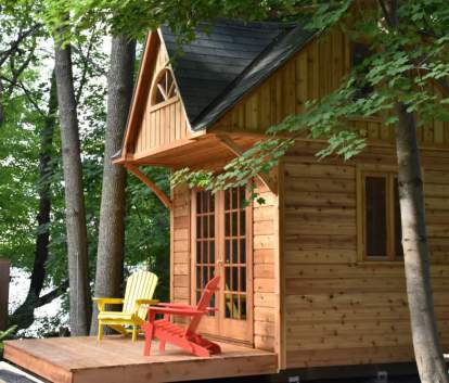 Prefab bunkie 10 x 10 with cedar in Nepanee Ontario. ID number 192793