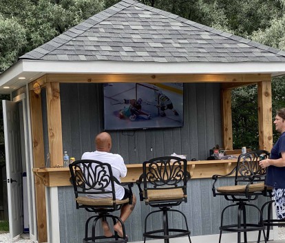 Front view of 10' x 10' Surfside Pool Cabana located in Dundas, Ontario – Summerwood Products