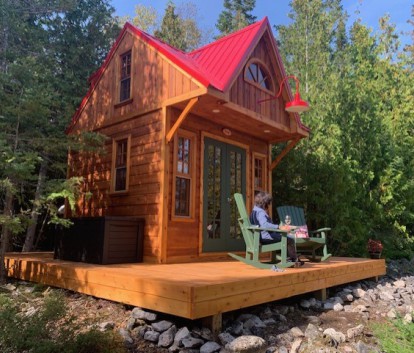 Front view of 10’ x 10' Bala Bunkie Cabin located in Miller Lake, Ontario – Summerwood Products