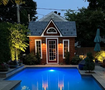 Front view of 8' x 12' Copper Creek Pool House located in Terrebonne, Quebec - Summerwood Products 