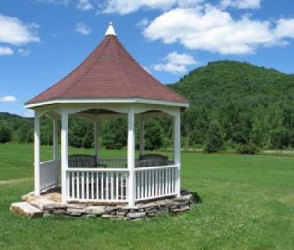 Tattle Creek Cedar Gazebo Summwerwood ID number 37174.
