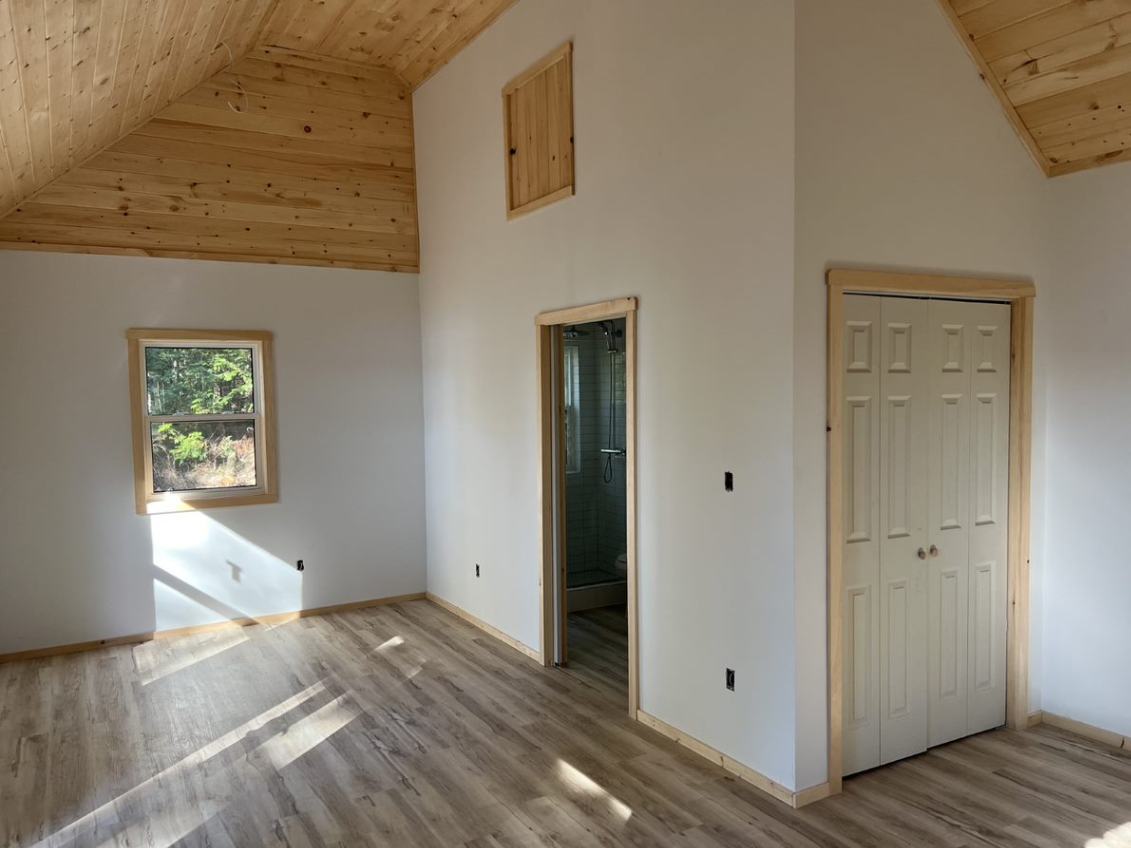 Interior view of 16’ x 24’ Breckenridge cabin located in Algonquin Highlands, Ontario – Summer