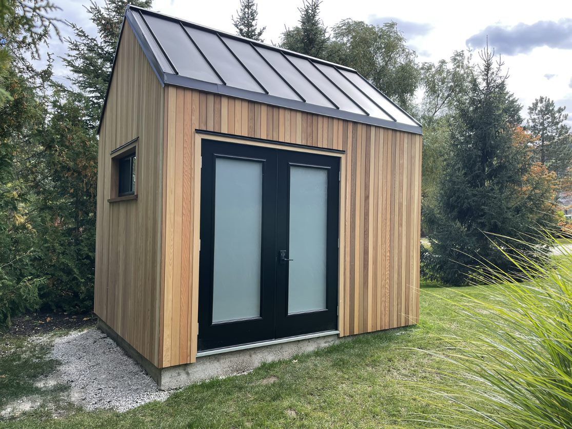 Front view of 9’ x 12' Mini Oban Home Studio located in Blue Mountain, Ontario – Summerwood Prod
