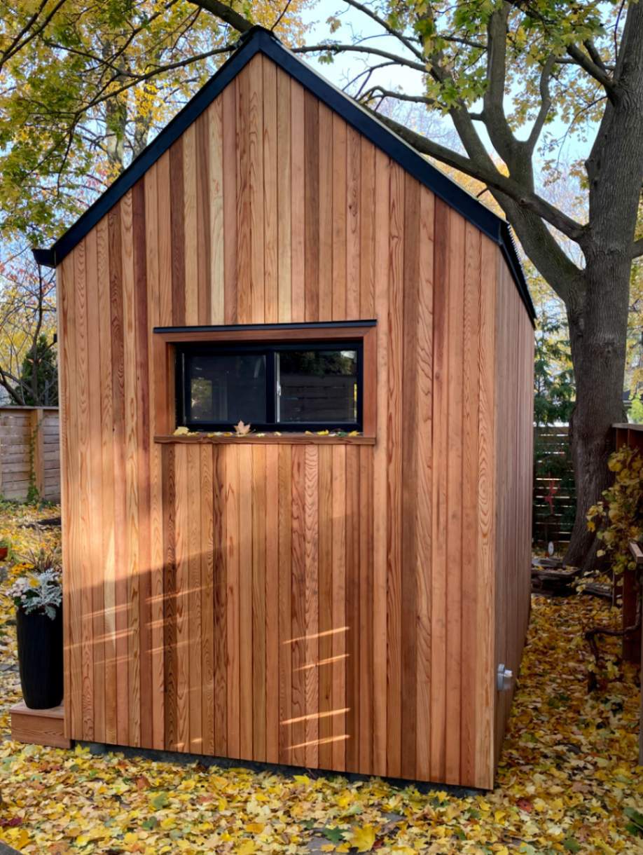 Side view of 8’ x 13' Mini Oban Cabin located in Kitchener, Ontario – Summerwood Products
