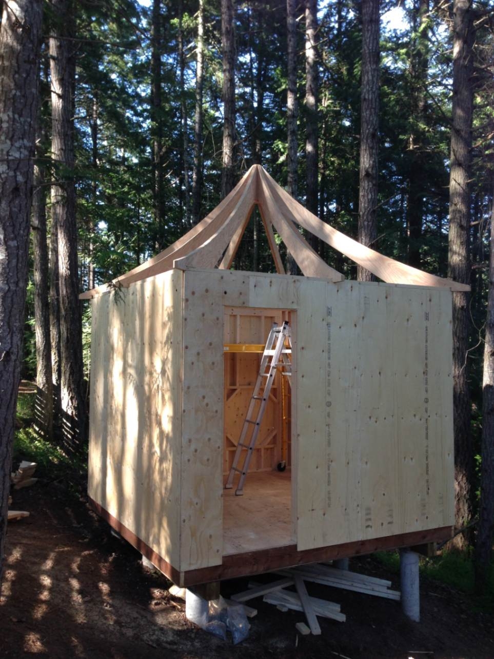 Rear view of 10' x 10' Melbourne Home Studio located in Salt Springs, British Columbia - Summerwood 