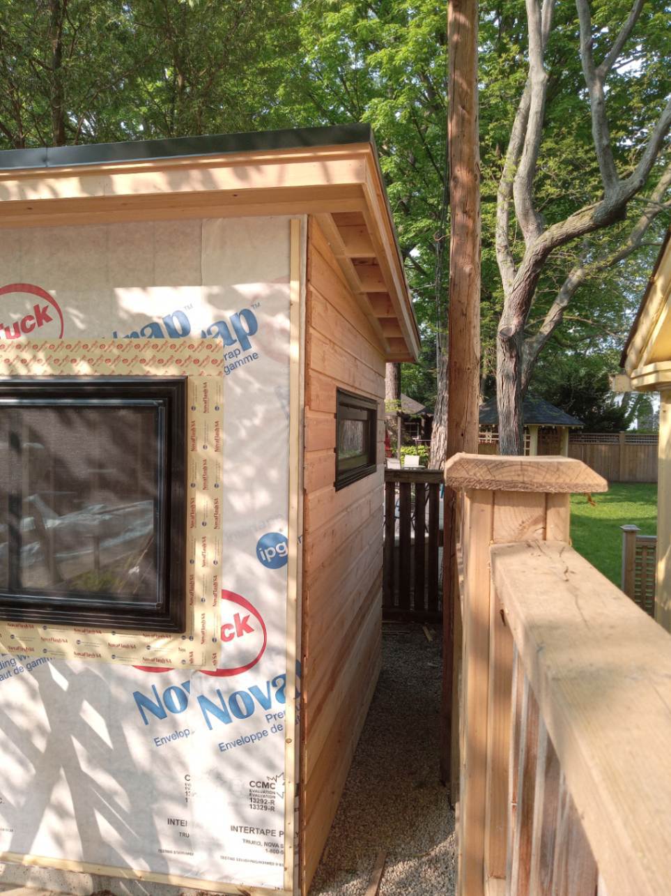Side view of 7’x14' Urban Studio Home Studio located in Oakville, Ontario – Summerwood Products
