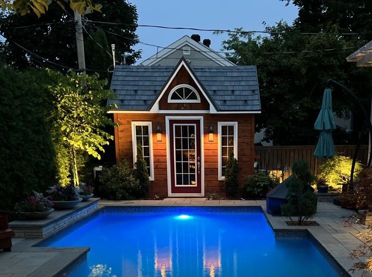 Front view of 8' x 12' Copper Creek Pool House located in Terrebonne, Quebec - Summerwood Products 