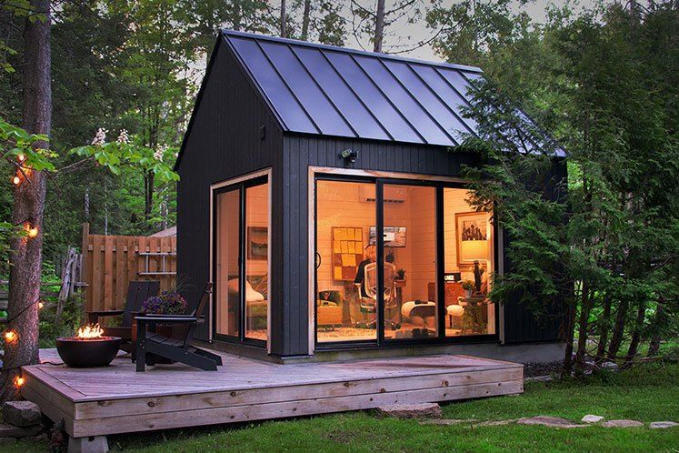 Side view of 12’ x 14' Mini Oban Cabin located in Caledon, Ontario – Summerwood Products