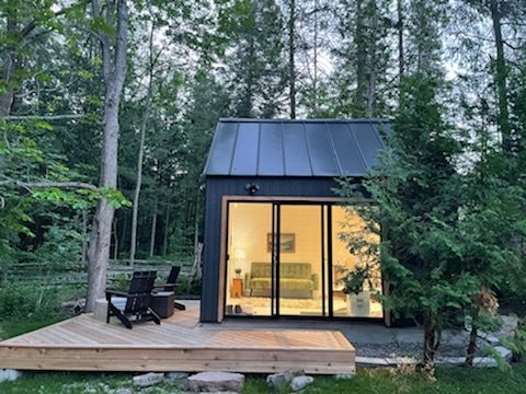 Side view of 12’ x 14' Mini Oban Cabin located in Caledon, Ontario – Summerwood Products