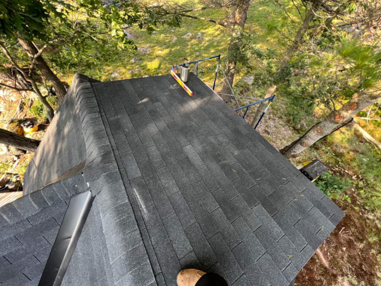 Roof view of 9’ x 12' Bala Bunkie Cabin located in Moonstone, Ontario – Summerwood Products