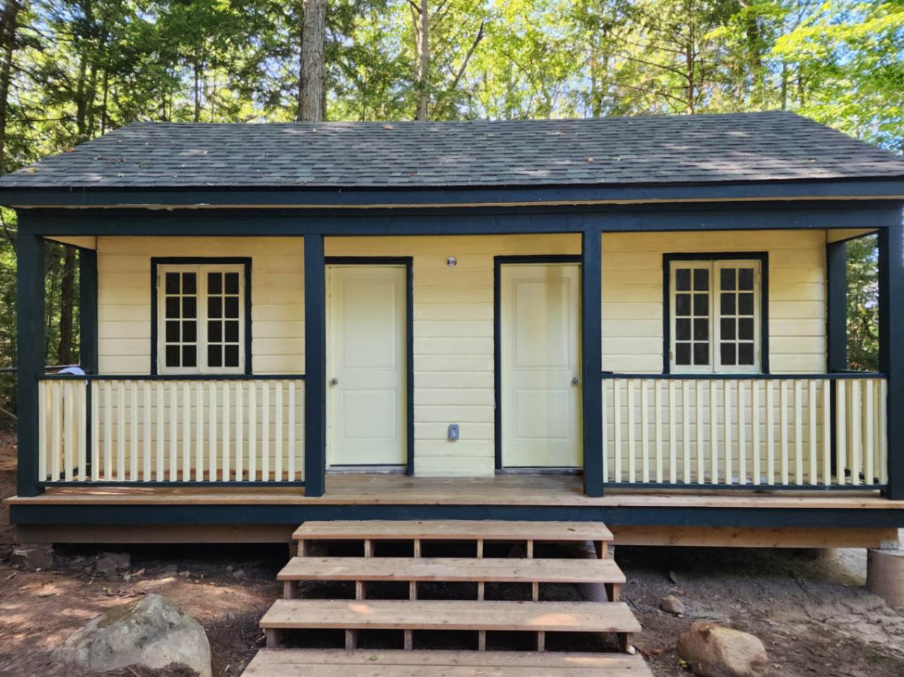 Front view of 14 x 24' Canmore Cabin located in Rock Springs, Washington – Summerwood Products