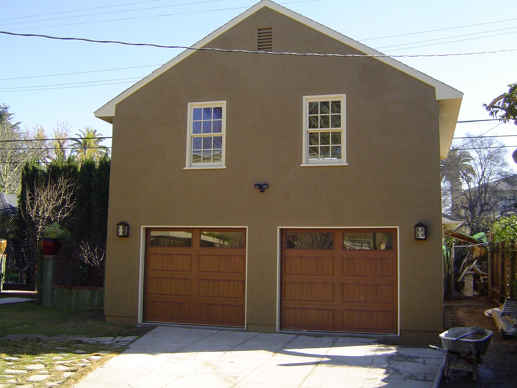 Hanover garage 24x24 with garage door  in Los Angeles,California.ID number 99398-6.