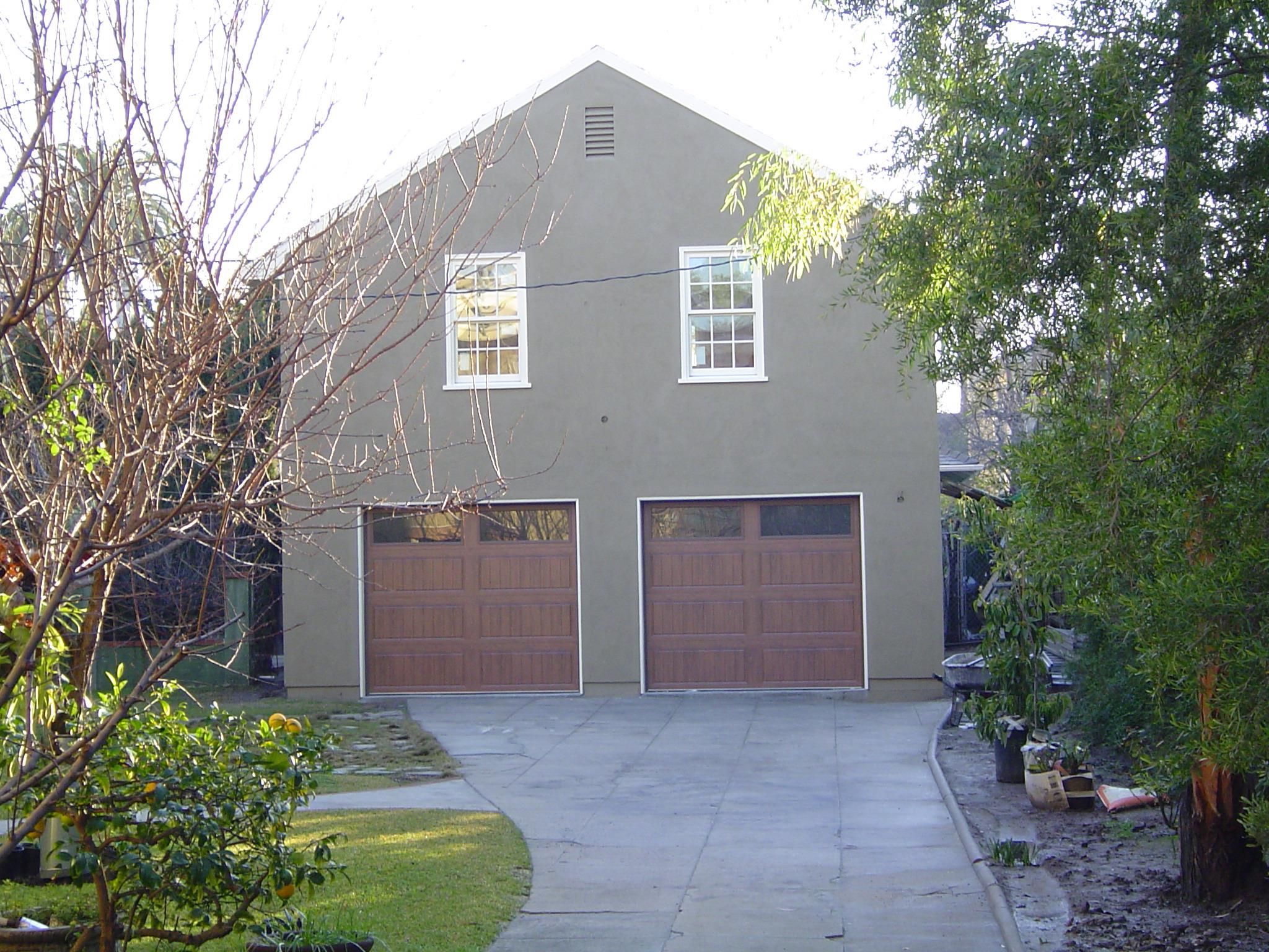 Hanover garage 24x24 with garage door  in Los Angeles,California.ID number 99398-1.