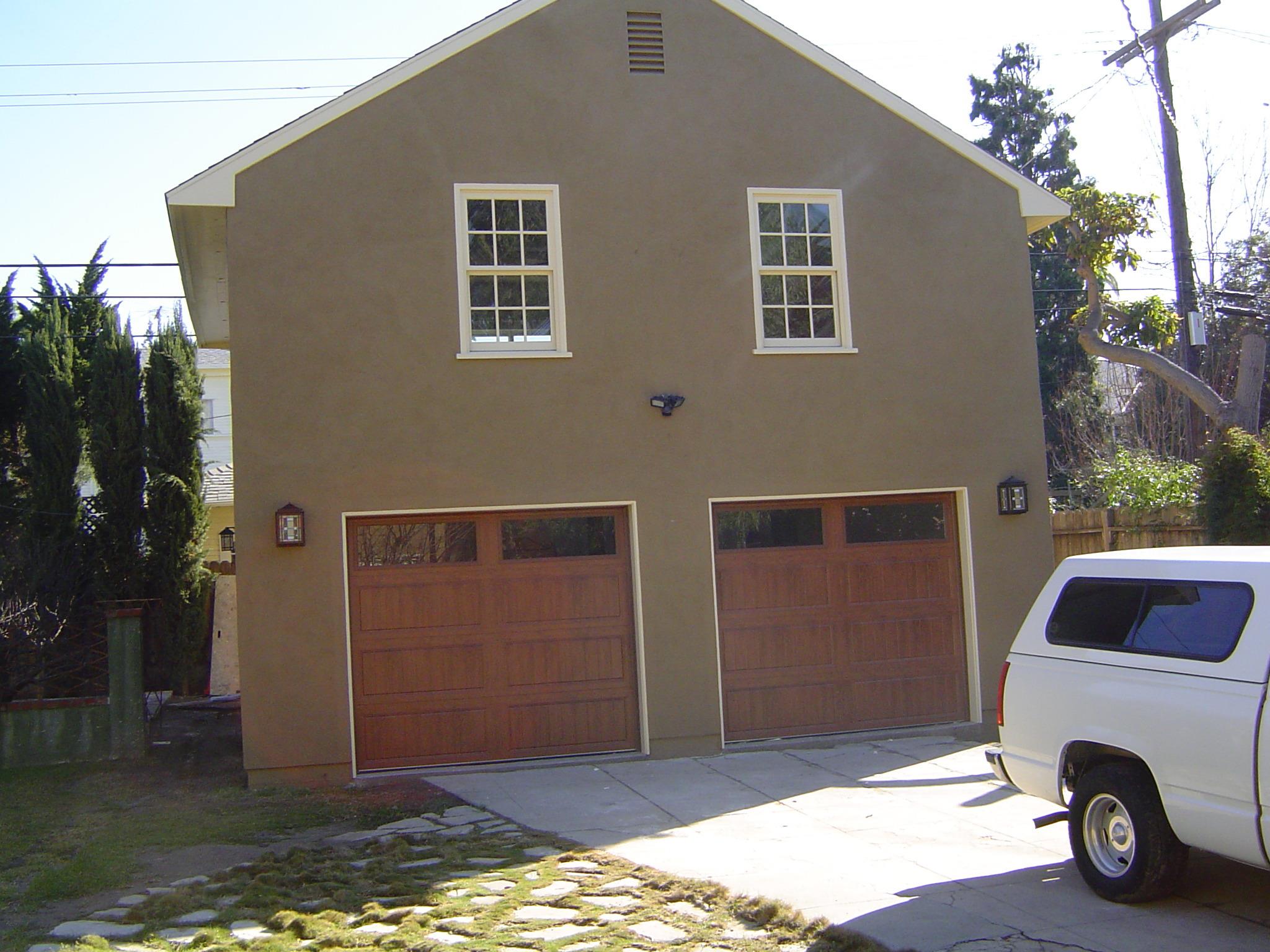 Hanover garage 24x24 with garage door  in Los Angeles,California.ID number 99398-5.