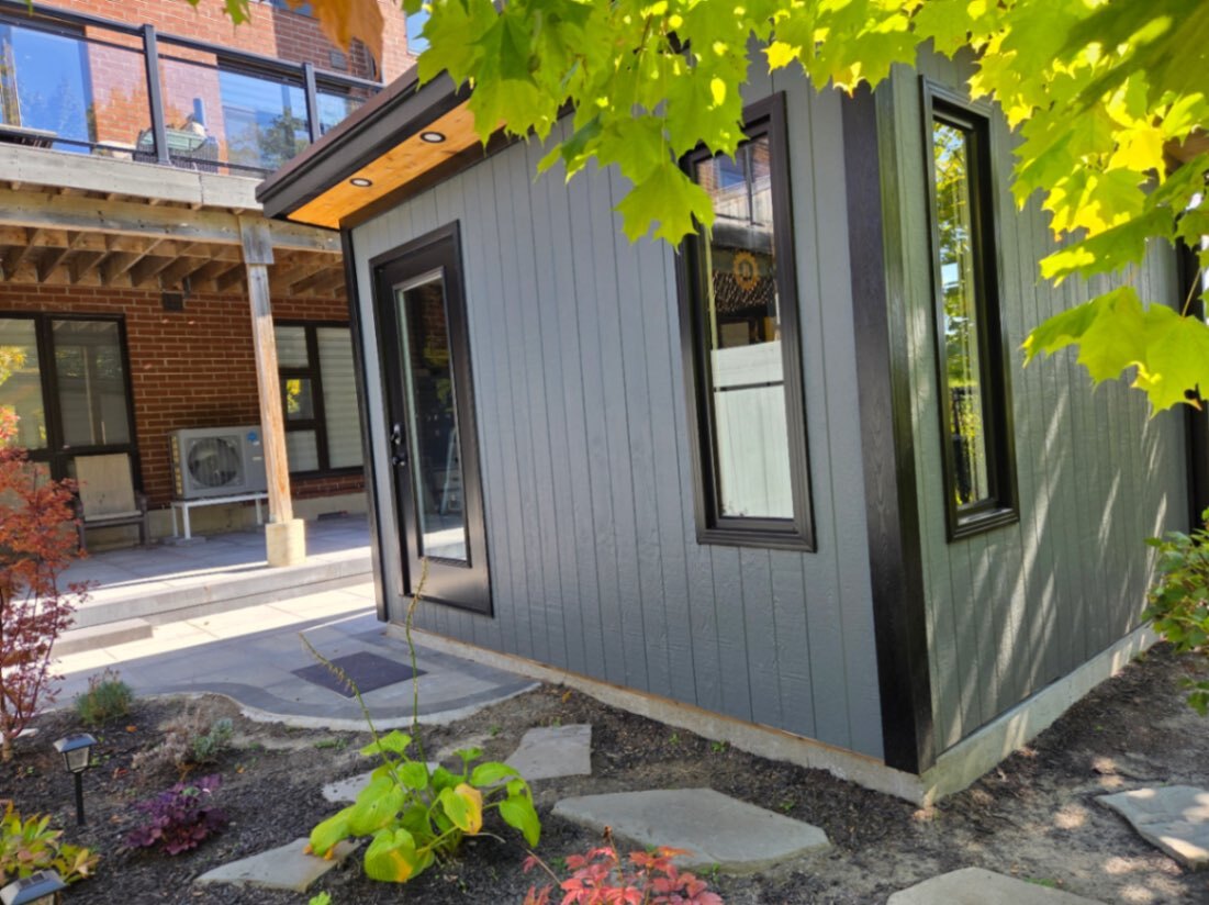 10' x 12' Urban Studio workshop in Thornhill, ON | Home Studios