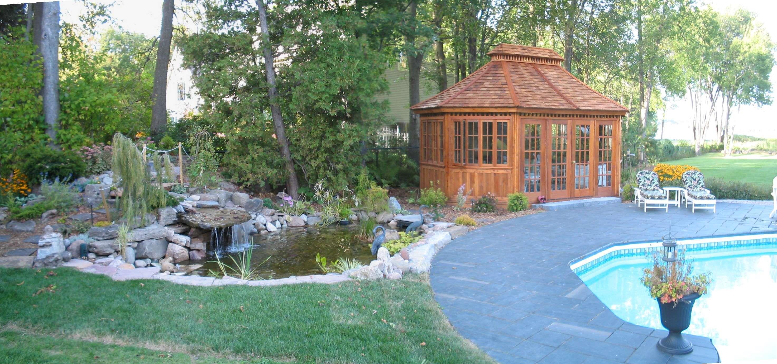 Champlain gazebo 14ft with omitted floors in Hudson Quebec. ID number 98252-2.
