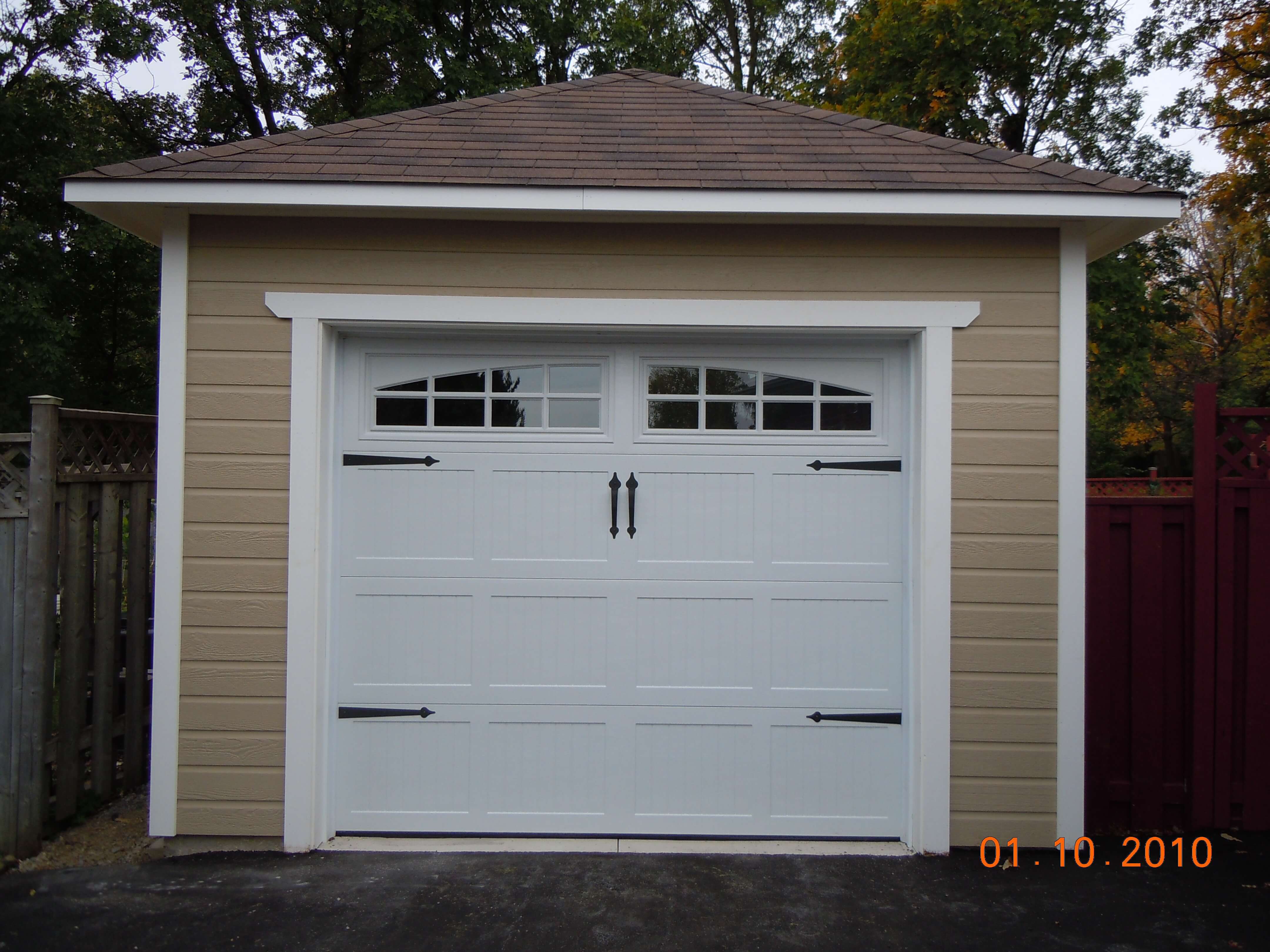 Archer garage 12 x 20 with Large Single Hung Window in Toronto Ontario. ID number 210027-1  