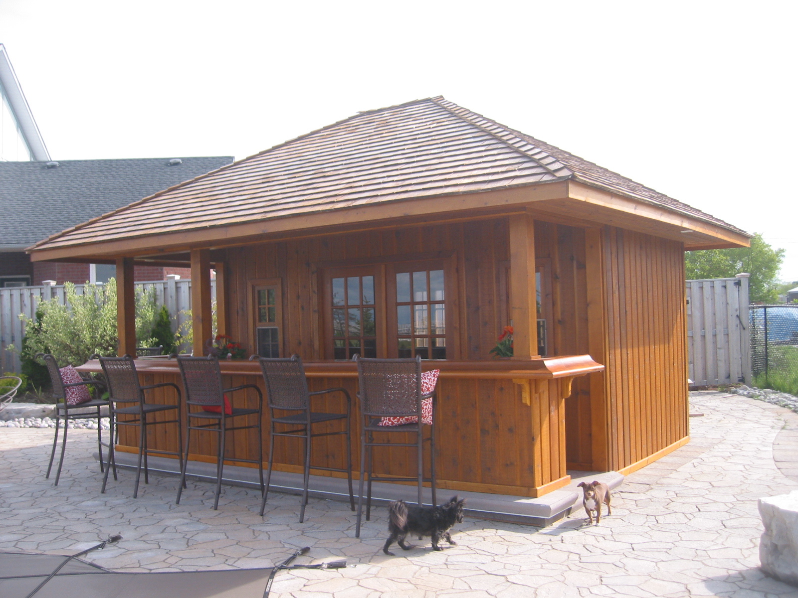 Cedar barside pool cabana 13x16 with double casement windows in Grimsby Ontario. ID number 100816-4.