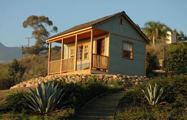 Canmore 14x14 cabins with pane picture window in Santa Barbara California. ID number 1400-1