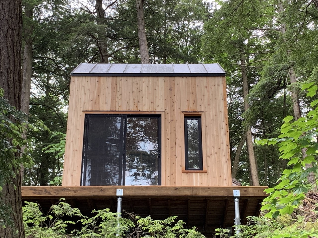 Front view of 10' x 12' Oban Cabin located in Bracebridge, Ontario – Summerwood Products
