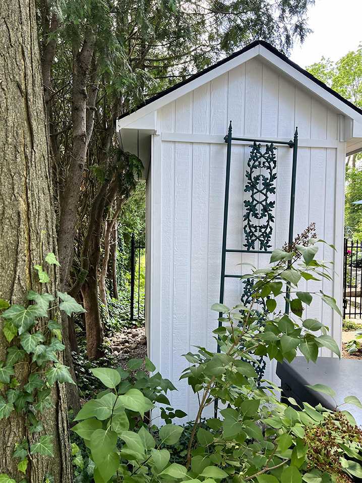 left side view of 5' x 8' Palmerston Garden Shed located in Stratford, Ontario – Summerwood Produc