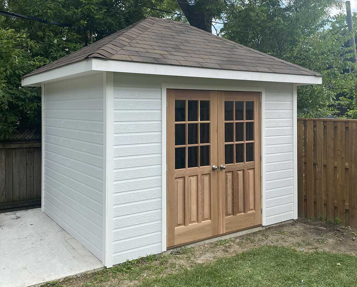 Front left view of 9' x 11' Sonoma Garden Shed located in Toronto, Ontario – Summerwood Products