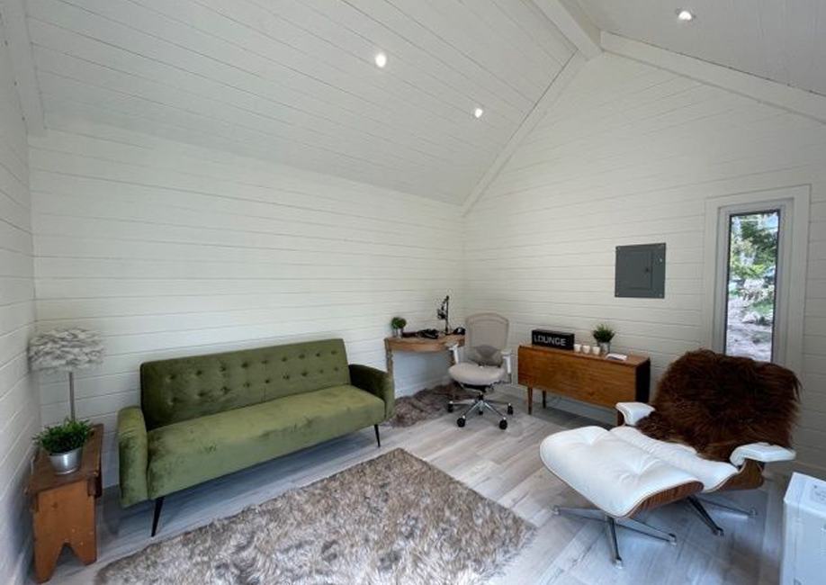 Cozy garden office interior inspiration - Mini Oban Design Prefab Kit